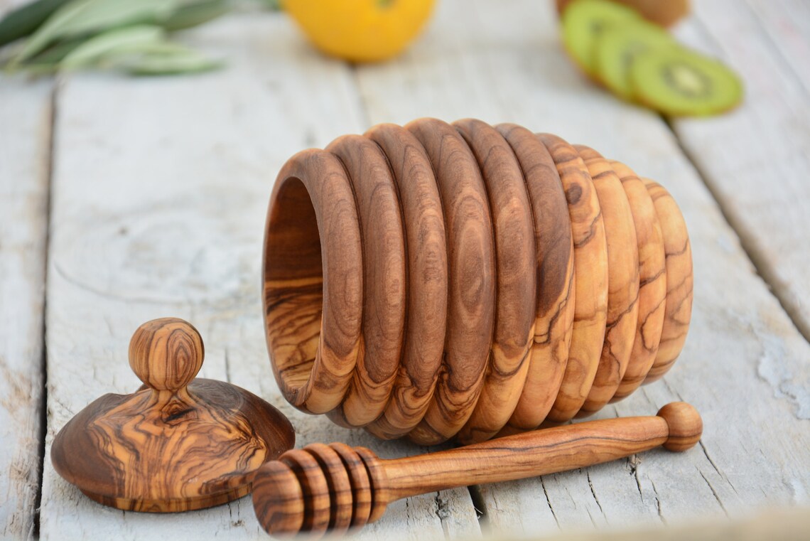 Bienen Auf Der Wabe Honigzelle Mit Bienen Bienenzucht Bienenhaus Holzbienenstock Und Bienen Bienen Auf Der Wabe Honigzelle Mit Bienen Bienenzucht Bienenhaus Holzbienenstock Und Bienen