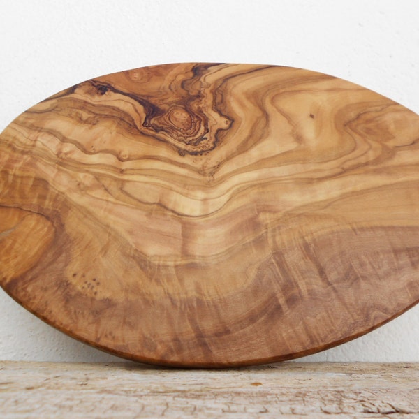 Handcrafted Wooden Round Cutting Board / Handcarved Circle cutting board, Rusctic Wedding Gift