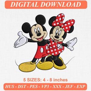 Pode incluir: Design de bordado para download digital com Mickey e Minnie Mouse. Mickey usa shorts vermelhos com botões brancos e sapatos amarelos. Minnie usa um vestido vermelho com bolinhas brancas e um laço combinando. Texto: DIGITAL DOWNLOAD, 5 SIZES: 10 - 20 cm, HUS - DST - PES - VP3 - XXX - JEF - EXP.