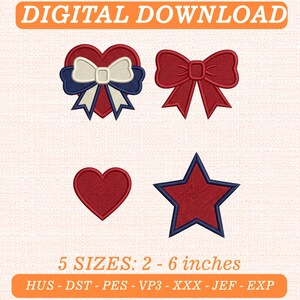 Könnte beinhalten: Stickmuster als digitaler Download mit einem roten Herz mit weiß-dunkelblauer Schleife, einer roten Schleife, einem schlichten roten Herz und einem roten Stern mit dunkelblauem Rand. Text: DIGITAL DOWNLOAD und 5 SIZES: 5 - 15 cm HUS - DST - PES - VP3 - XXX - JEF - EXP.