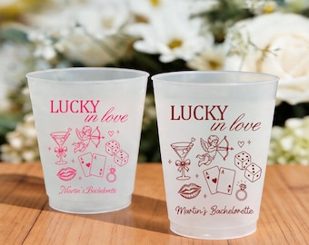 Vasos de plástico esmerilado personalizados "Lucky in Love", vasos para despedida de soltera en Las Vegas, recuerdos para despedida de soltera con temática de casino, vasos personalizados para despedidas de soltera en estadios.