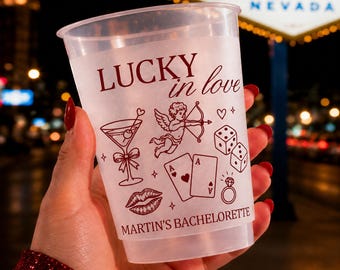 Vasos personalizados Lucky in Love Frosted, vasos personalizados para despedida de soltera en Las Vegas, recuerdos para fin de semana de despedida de soltera en casino, recuerdos para noche de chicas en Las Vegas