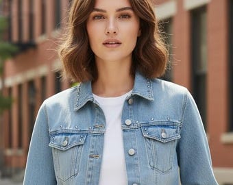 Klassiek blauw spijkerjack met studs – elegante stijl voor elke dag