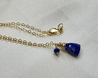 Collar Triangle Lapis lazuli minimalista collar de cadena relleno de oro de 14k regalo para su delicado collar apilable. Joyas de cristal para mujer.