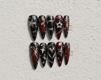 Unghie finte Dark Gothic Star / Cromo bordeaux e argento, fatte a mano
