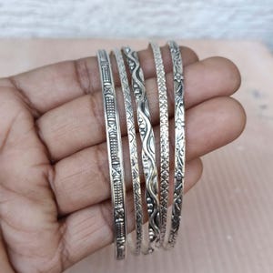 Conjunto de brazaletes de plata esterlina hechos a mano, brazaletes apilables estilo boho, brazaletes apilables de plata esterlina, conjunto de 5 brazaletes grabados con flores, regalos para ella