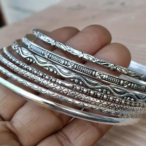 Set di bracciali rigidi in argento sterling fatti a mano, bracciali impilabili boho, bracciali impilabili in argento sterling, set di 7 bracciali con incisione floreale, regali per lei