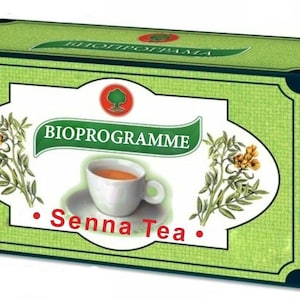 Puede incluir: Caja verde de té de Senna con la marca "BIOPROGRAMME" en letras blancas. El envase presenta una etiqueta blanca con una taza de té e ilustraciones botánicas. El texto "Senna Tea" es rojo.