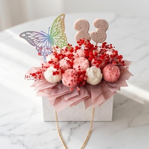 Geburtstagsgeschenk personalisiert – Blumenkörbchen aus Kerzen aus Kokoswachs mit Zahl – handgemachtes Geschenk, Schmetterling Deko,