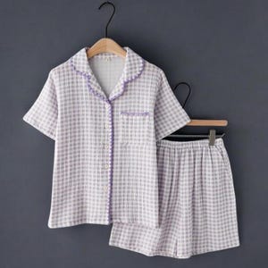 Broderat rutigt bomullspyjamasset för kvinnor, kortärmat och shorts, mjuka sommarloungekläder, avslappnade och eleganta sovkläder
