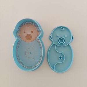 Puede incluir: Un letrero de madera rústica con el texto "Welcome to our home" en letras blancas. El letrero presenta un acabado envejecido y un diseño simple y acogedor, perfecto para la decoración de la entrada.