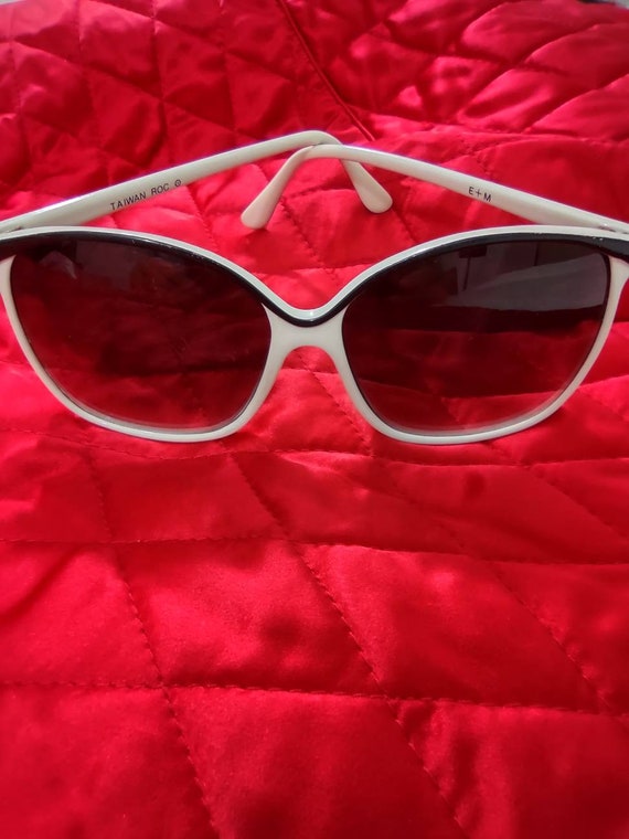 Taiwan roc sunglasses in white and black 1980 - image 2