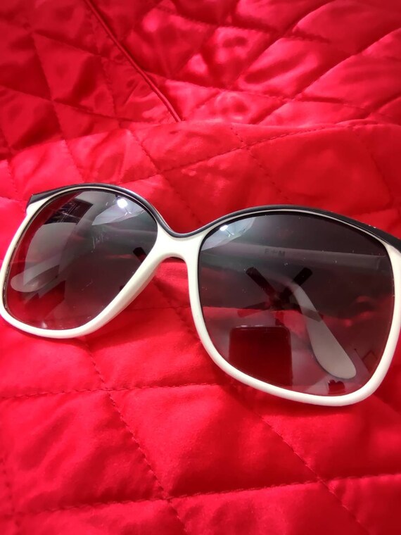 Taiwan roc sunglasses in white and black 1980 - image 5