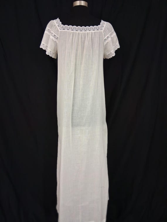 Pretty sheer cotton and polyester nightgown - image 6
