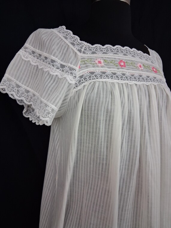 Pretty sheer cotton and polyester nightgown - image 4