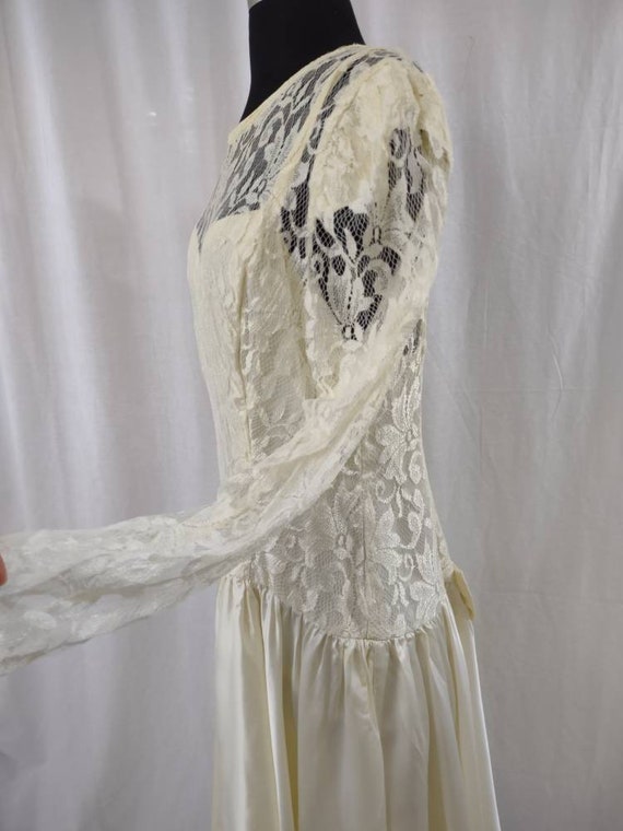 Wedding dress in ivory tea length lace - image 3