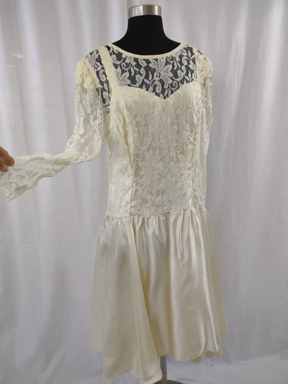 Wedding dress in ivory tea length lace - image 4