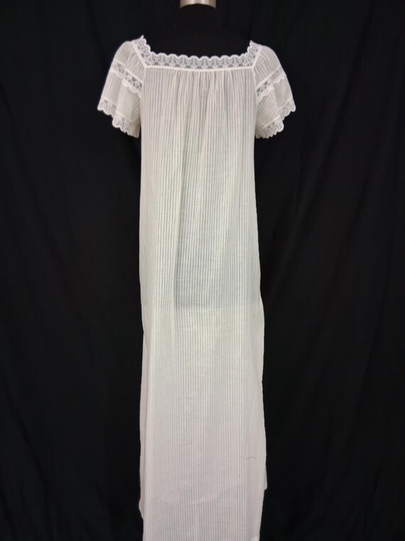 Pretty sheer cotton and polyester nightgown - image 8