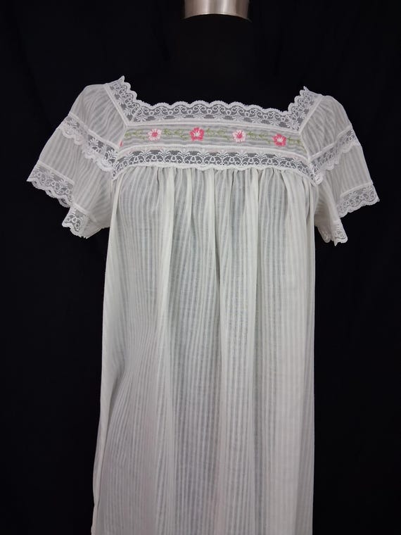 Pretty sheer cotton and polyester nightgown - image 1