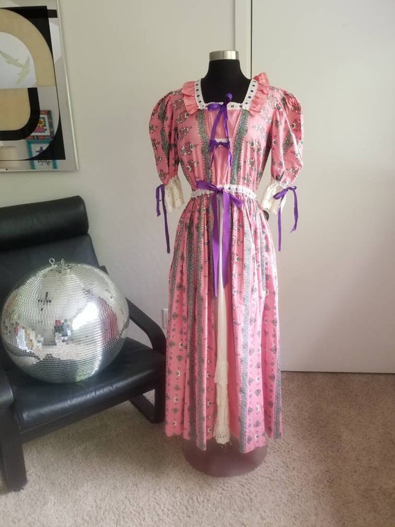 Prairie dress and bonnet