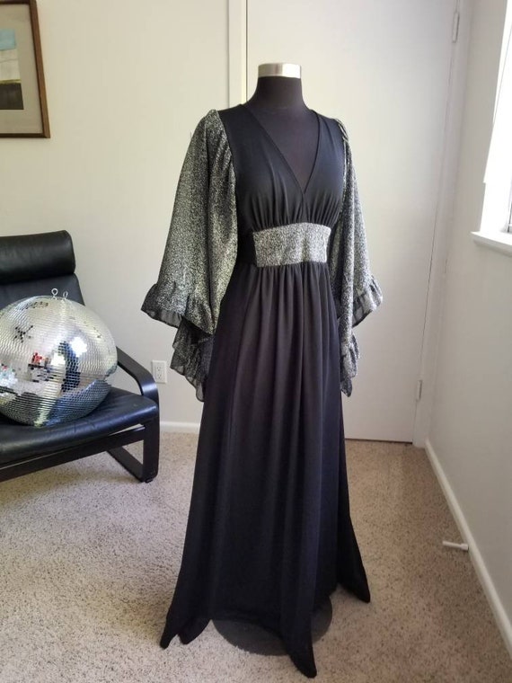 Gotta black magic woman dress. Vintage angel sleev