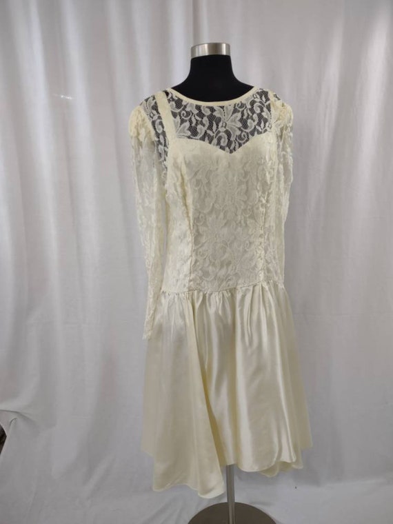 Wedding dress in ivory tea length lace - image 1
