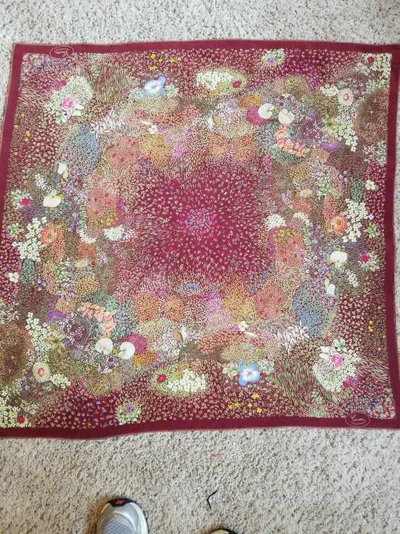 Incredible Gucci silk scarf