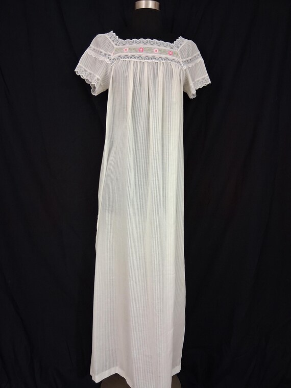 Pretty sheer cotton and polyester nightgown - image 5