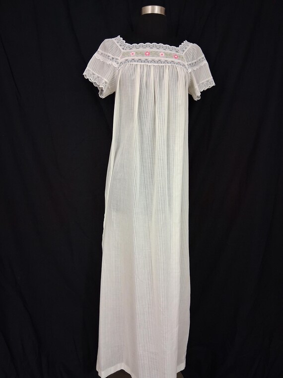 Pretty sheer cotton and polyester nightgown - image 3