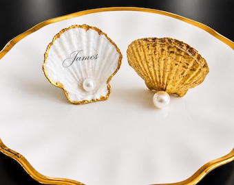 Shell Place Card with Painted Gold Rim | Shell Name Tag for Wedding | Personalised Name Card | Shell Wedding Favor | Coastal Wedding Decor
