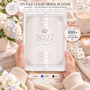 Op de afbeelding: Een 579-pagina tellende luxe digitale planner voor 2027 op een tablet. De cover heeft een parelwitte slangenleertextuur, een zilveren kroonicoon en de tekst 2027 DIGITAL PLANNER. Inclusief 100+ digitale stickers, secties voor dagelijks, maandelijks, doelen, welzijn, reizen, thuis, lijsten en notities. Compatibel met Goodnotes, Notability en iPad.