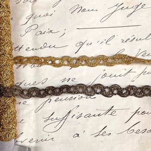 1 yard French Metallic Wavy Trim 5/16”