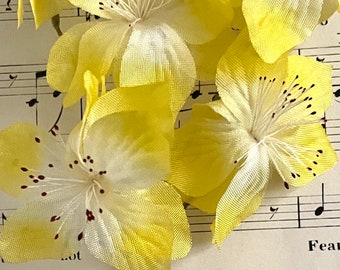 Wonderful Vintage Yellow Millinery Hat Flower UNUSED