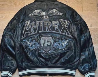 Jaqueta bomber de couro preta Avirex, jaqueta de motociclista com bordado de águia nas costas, estilo streetwear para motociclistas.