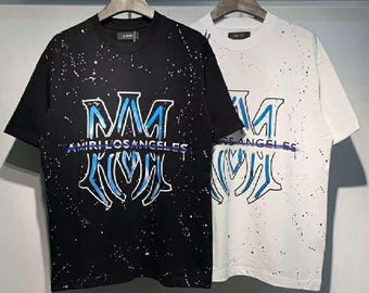 Amiri MA Core Logo Baumwoll T-Shirt | Schwarz & Weiß mit blauem Logo Print
