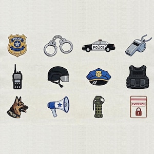 Könnte beinhalten: Eine Sammlung gestickter Polizei-Patches. Enthält eine Plakette, Handschellen, ein Polizeiauto, eine Trillerpfeife, ein Funkgerät, einen Helm, eine Mütze, eine Weste, einen Polizeihund, ein Megaphon, eine Granate und einen Beweisbeutel.