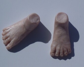 Pair of feet cabochons