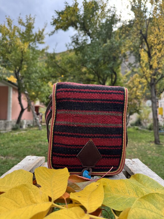 Boho Kilim-Style Crossbody Bag – Handwoven Wool Look, Never Used Vintage Kilim Crossbody Bag: Turkish Wool Boho Purse - Etsy  main image 4