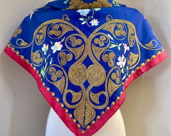 Begagnad HERMES 100% sidenhalsduk 90 cm • “Arabesker” blom- och guldmönster • Vintage 2000-tal