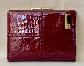Vintage Givenchy Röd Präglad Läderplånbok med Viklås, Guldfärgad Plånbok