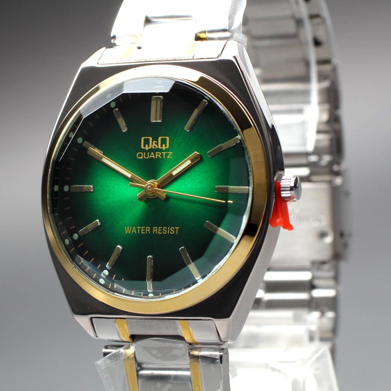 lvrkville　　　　　　 【中古】AQUAQUEST 4×3 カーキ CITIZEN Q&Q QB78-422 Gold Green Dial Quartz Men's Watch From JAPAN