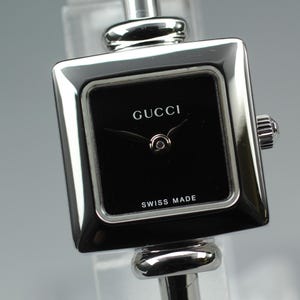 Gucci 1900L Silver Black Dial Square Women display picture 3