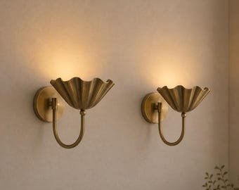 手作りの真鍮製フリル付き壁掛け照明器具｜波型ミッドセンチュリー照明