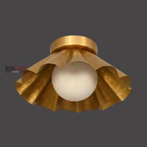 Handgefertigte Messing Globe Plafoniere | Mid Century Modern Deckenleuchte in Blumenform