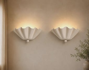 手作りのクリーム色の溝付き壁掛け照明器具｜波型ハーフフラワー照明（2個セット）