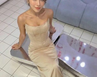 Der Korsett wird farblich angepasst