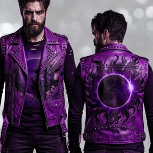 Gilet de motard en cuir violet fait main - Illustration de flammes inspirée de la lune cloutée, style punk d'inspiration gothique