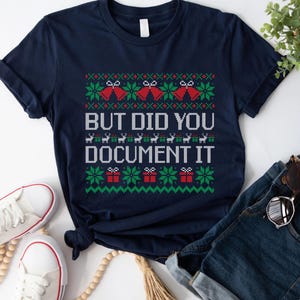 Rolig "Men dokumenterade du det"-ful jultröja i stil med – Tech & Office-helgtröja