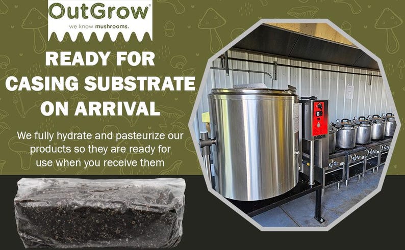 Puede incluir: Un primer plano de un ladrillo de sustrato de cobertura para champi&ntilde;ones, listo para usar. La imagen muestra un gran tanque de acero inoxidable y una fila de tanques m&aacute;s peque&ntilde;os, lo que sugiere una operaci&oacute;n comercial de cultivo de champi&ntilde;ones. El texto en la imagen dice "OutGrow, we know mushrooms. Ready for casing substrate on arrival. We fully hydrate and pasteurize our products so they are ready for use when you receive them."