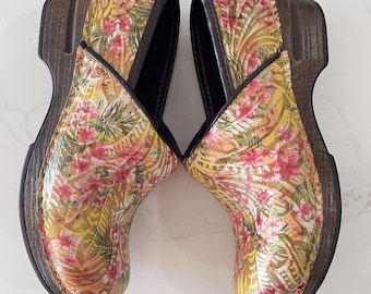 Dansko XP Professional Clogs – Tropical Floral Leather, Size 35